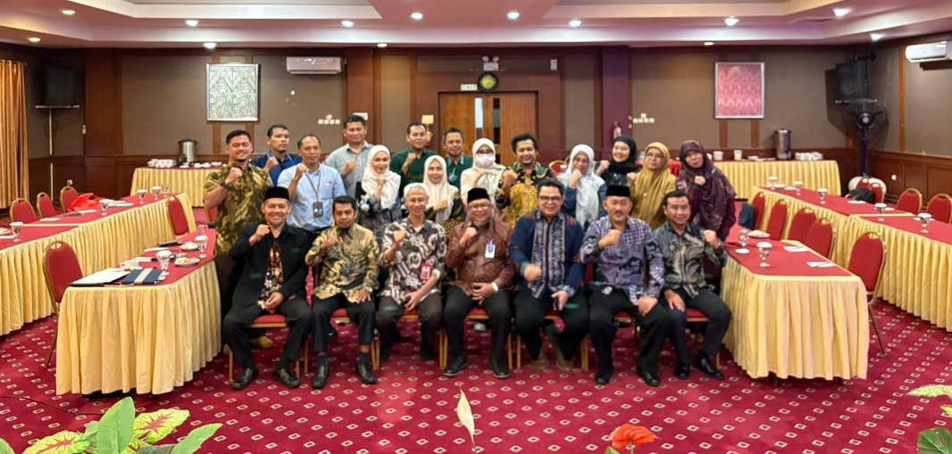 RAPAT FINALISASI PENYUSUNAN PETA JALAN TAHUN 2025-2030 DAN PENYAMPAIAN LAPORAN KEGIATAN TAHUN 2025 KOMITE DAERAH EKONOMI DAN KEUANGAN SYARIAH (KDEKS)