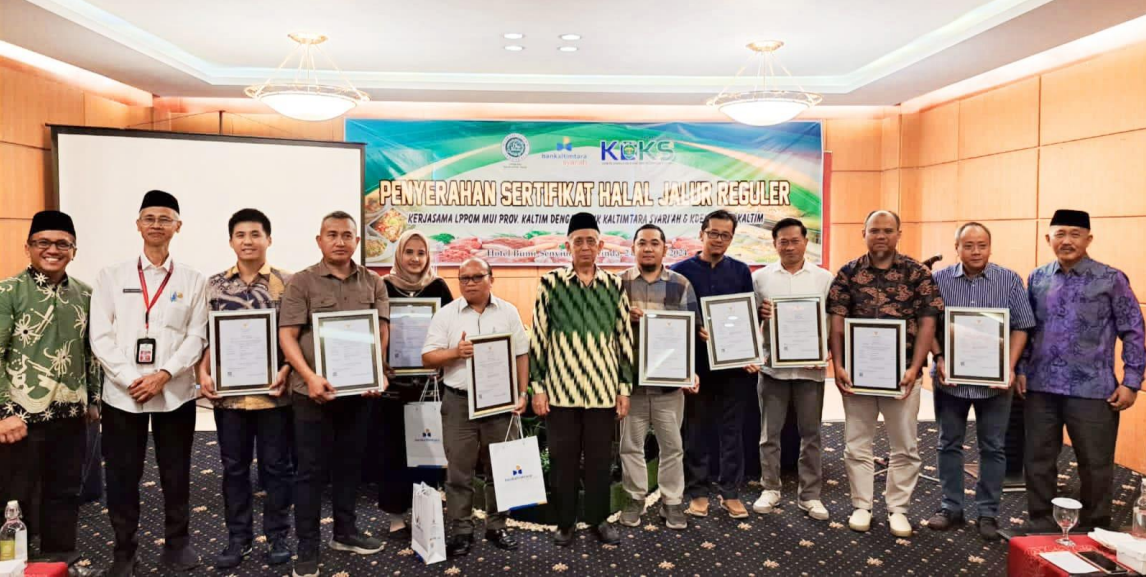 Penyerahan Sertifikat Halal Jalur Reguler Kerjasama LPPOM MUI Prov. Kaltim dengan Bank KaltimTara Syariah dan KDEKS